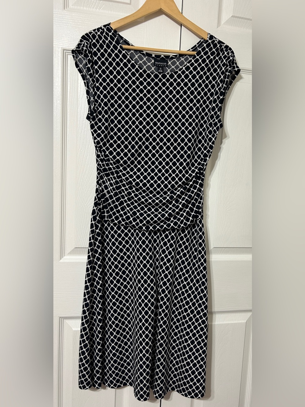 ENFOCUS STUDIO Black & White Dress Fit  N Flare Cap Sleeves Stretch Knit Size 12